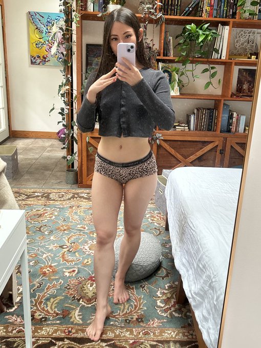 Doing a livestream on my page at 1pm PST! Be there or be a four-sided polygon https://t.co/5fsREp9au