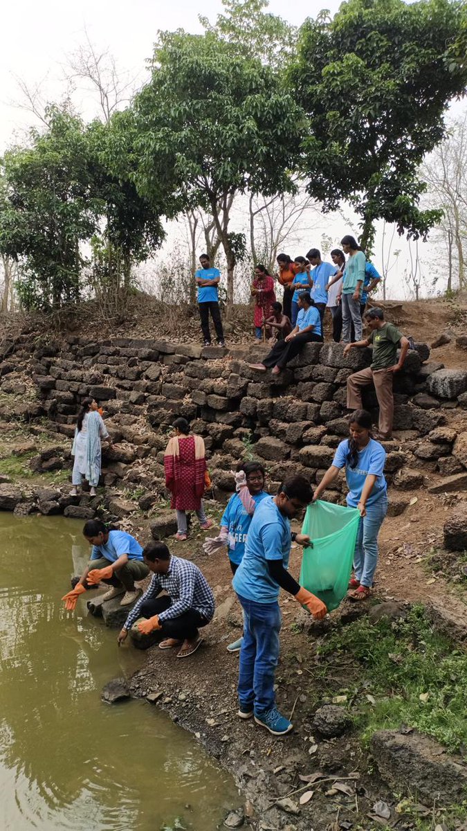 SATTVIC_SOUL's tweet photo. Drive No-564
Plogging at Baranga,Cuttack

This drive by @SATTVIC_SOUL was marked by plogging through the Village area &amp; traditional water resources,was one step forward to achieve it's goal of #plastic_free villages.
#PlasticVsPlanet
#plastictrash
@ForestDeptt
@DfoCuttack https://t.co/IQ7U1Bp9L4