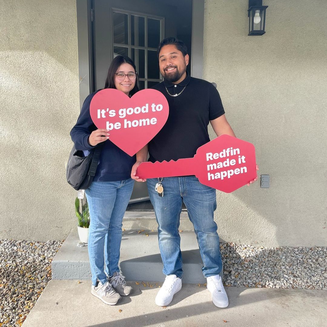 Ezmeralda and Luis are now proud owners of their very first home. Congrats! 🎉❤️