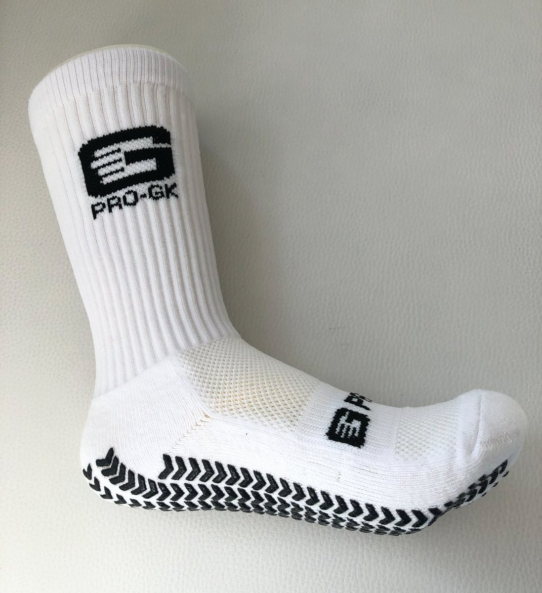 Last chance to get TWO pairs of our Tekta Grips Socks for the price of one! 🧦 🧦 Offer ends midnight tonight! Just use coupon code - 241socks Click the link below ⬇️ pro-gk.com/product/tekta-…