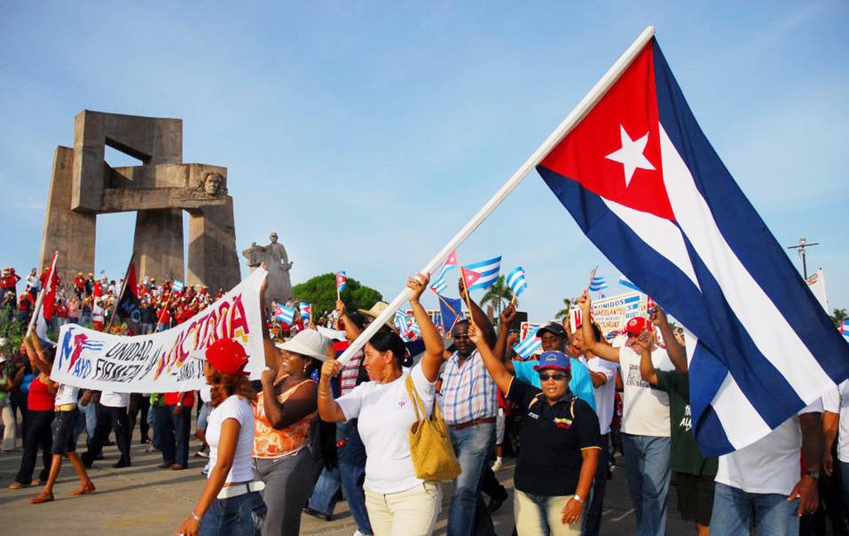 🇨🇺Unos 120 mil trabajadores en #Guantánamo desfilarán el #1Mayo por las principales plazas de la provincia en una jornada que llevará al mundo el mensaje de unidad y respaldo pleno del pueblo a la Revolución y sus líderes. 👉Detalles en: acortar.link/rco4MC #Cuba @PartidoPCC