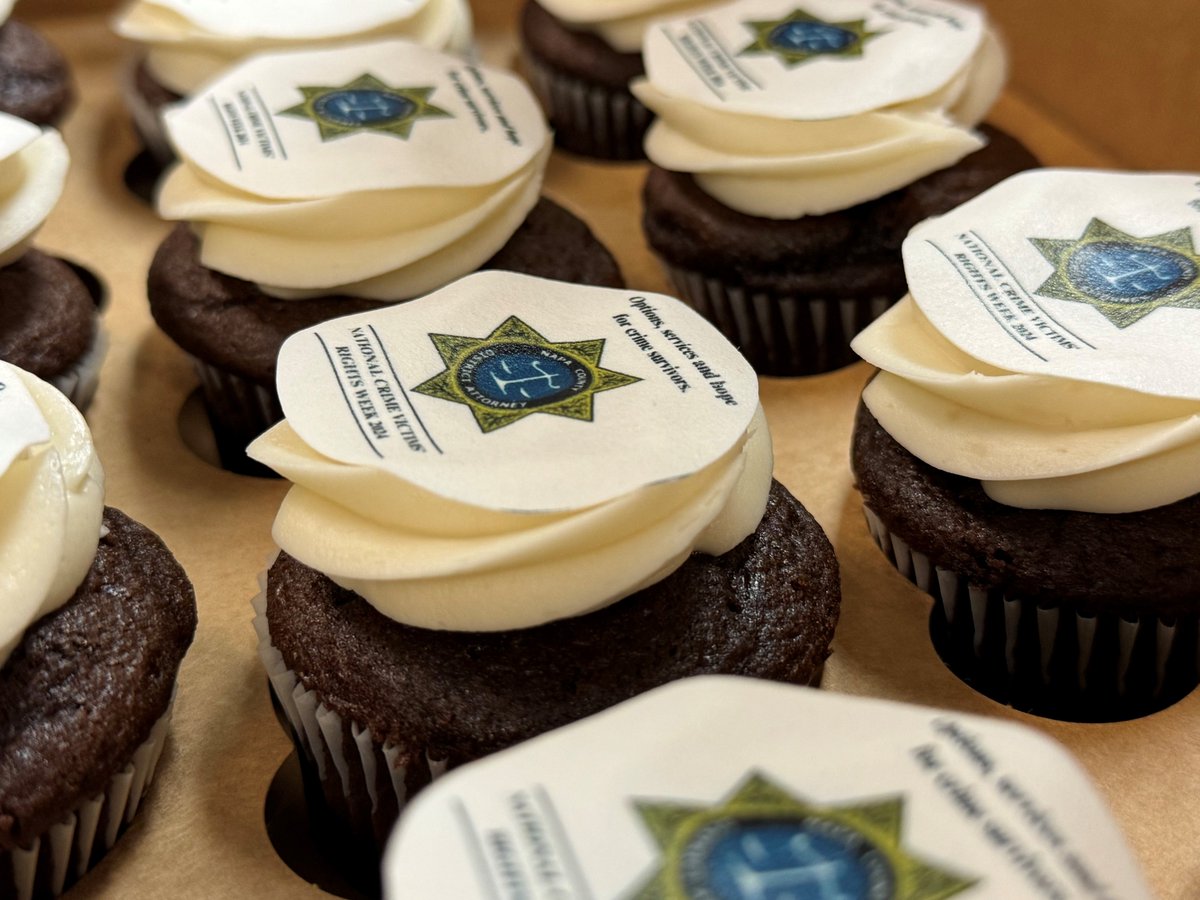 NapaCountyDA's tweet photo. We wrap up #VictimsRightsWeek with a little bit of sweetness, courtesy of our Victim Advocate and talented baker, Adella!

¡Concluimos la #SemanaDeLosDerechosDeLasVíctimas con un poco de dulzura, cortesía de nuestra Defensora de Víctimas y panadera talentosa, Adella! https://t.co/O287lDL8rI