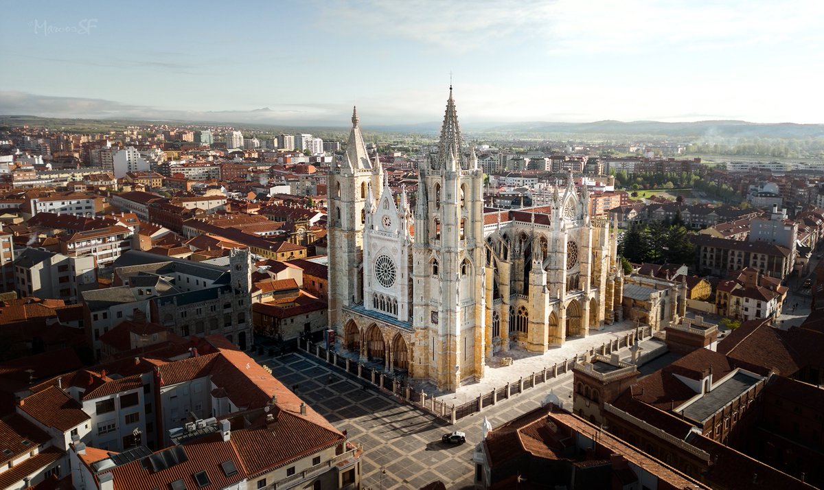 Catedral de León.

#leonesp #españa #spain #gótico #catedralleon #cathedral #PulchraLeonina #caminoDeSantiago