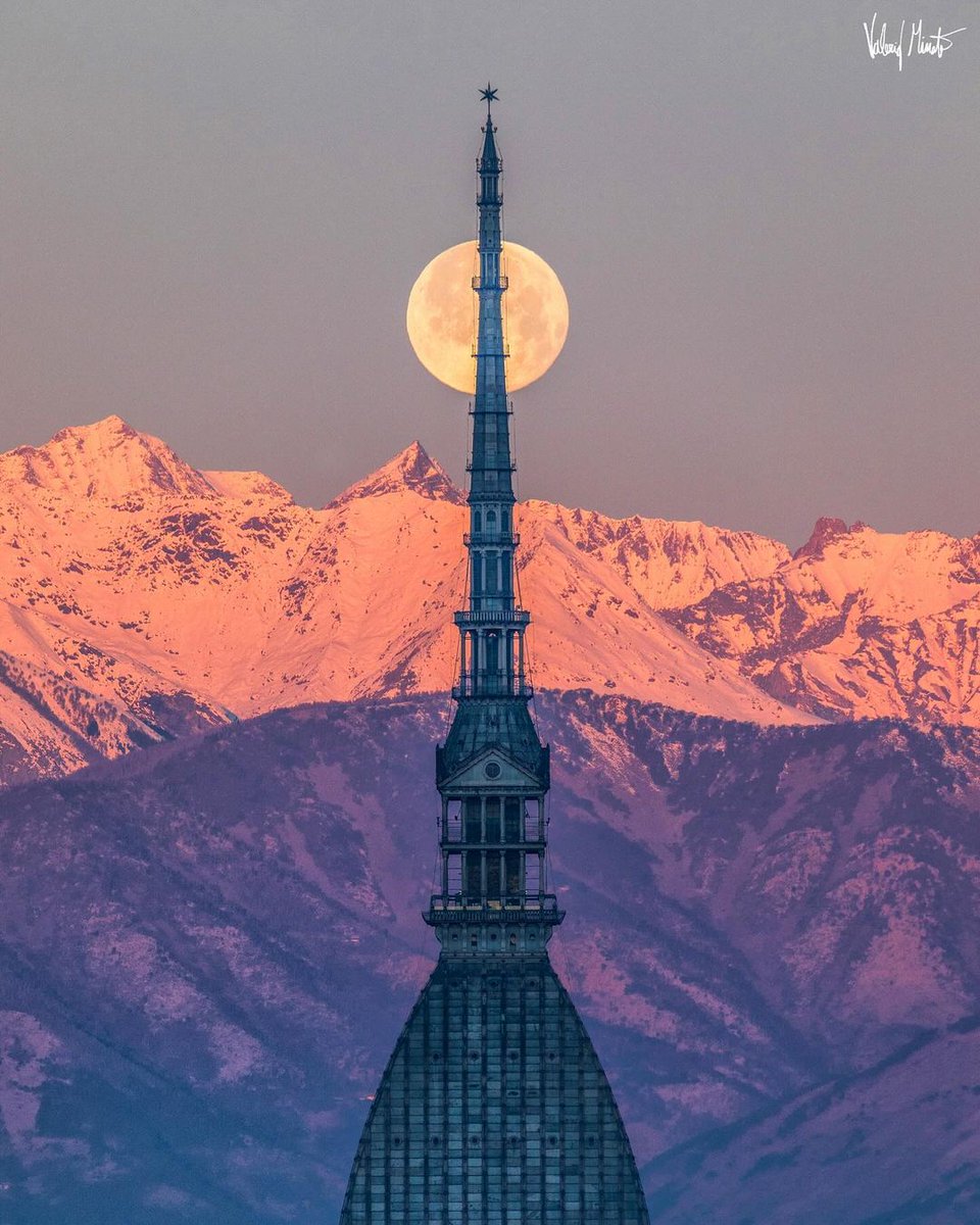 15. The flawless alignment of the moon and the Mole Antonelliana