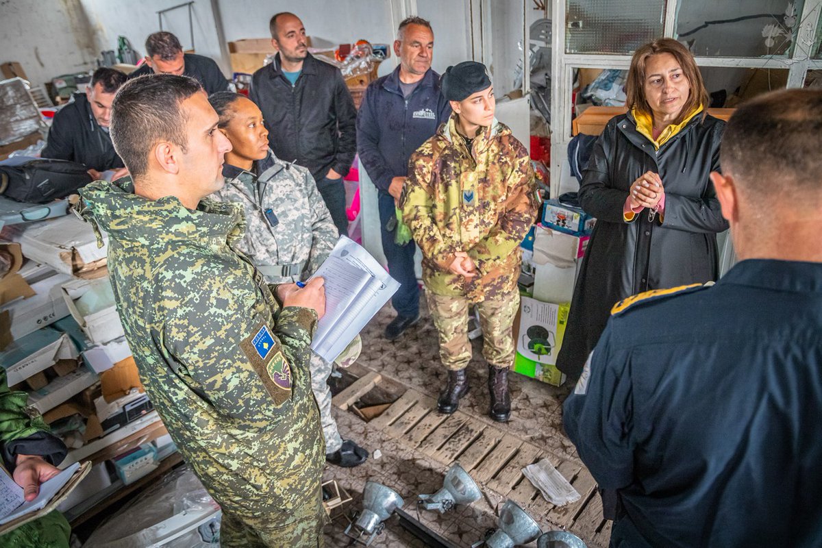 #NATO #KFOR 
Attività ispettiva del Team CBRN del Regional Command West che ispeziona un sito presso la municipalità di Pec/Peje in #Kosovo a rischio per la tutela della salute

➡️bit.ly/kfor-attivita-…

#ForzeArmate🇮🇹 #UnaForzaperilPaese
#WeAreNATO #StrongerTogether
#Esercito