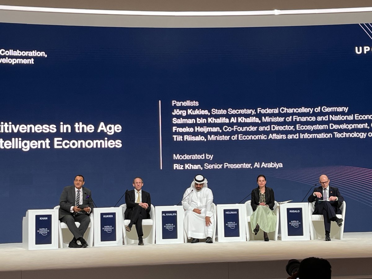 🔉WEF main stage: Competitiveness in the Age of Intelligent Economies. Really loved Mr <a href="/therealrizkhan/">Riz Khan</a>'s joke in the end. Moral of the story: there's always room in the market, you just have to be clever.