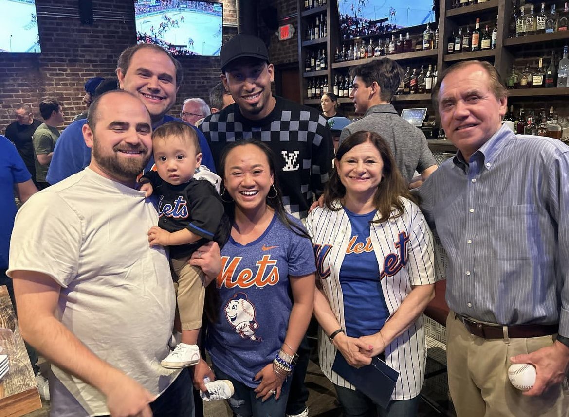 I’m outnumbered by @Mets fans in my family. But even for this @Yankees fan, it was great to meet Edwin Diaz in Woodbridge this weekend.