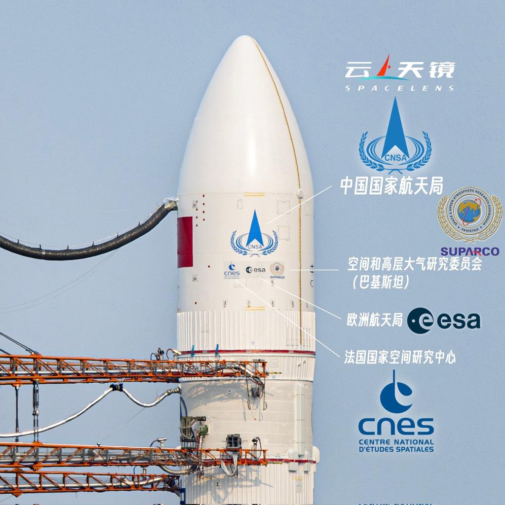 CathayPak's tweet photo. Pakistan Space &amp; Upper Atmosphere Research Commission, #SUPARCO’s logo is seen on China’s most powerful rocket #LongMarch5! Together with China’s #ChangE6 lunar probe and payloads from France and #ESA, Pakistan’s CubeSat is ready to go to the moon in just a few days! https://t.co/tlOebD5wVf