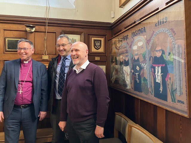 Pleasant afternoon showing @bishopthetford the sights of Thetford. A visit to @ThetGram where the cathedral was situated before moving to @Nrw_Cathedral . Mandatory photo with @DAThetford Captain Mainwaring. The verger can report “the Bishop did like it”