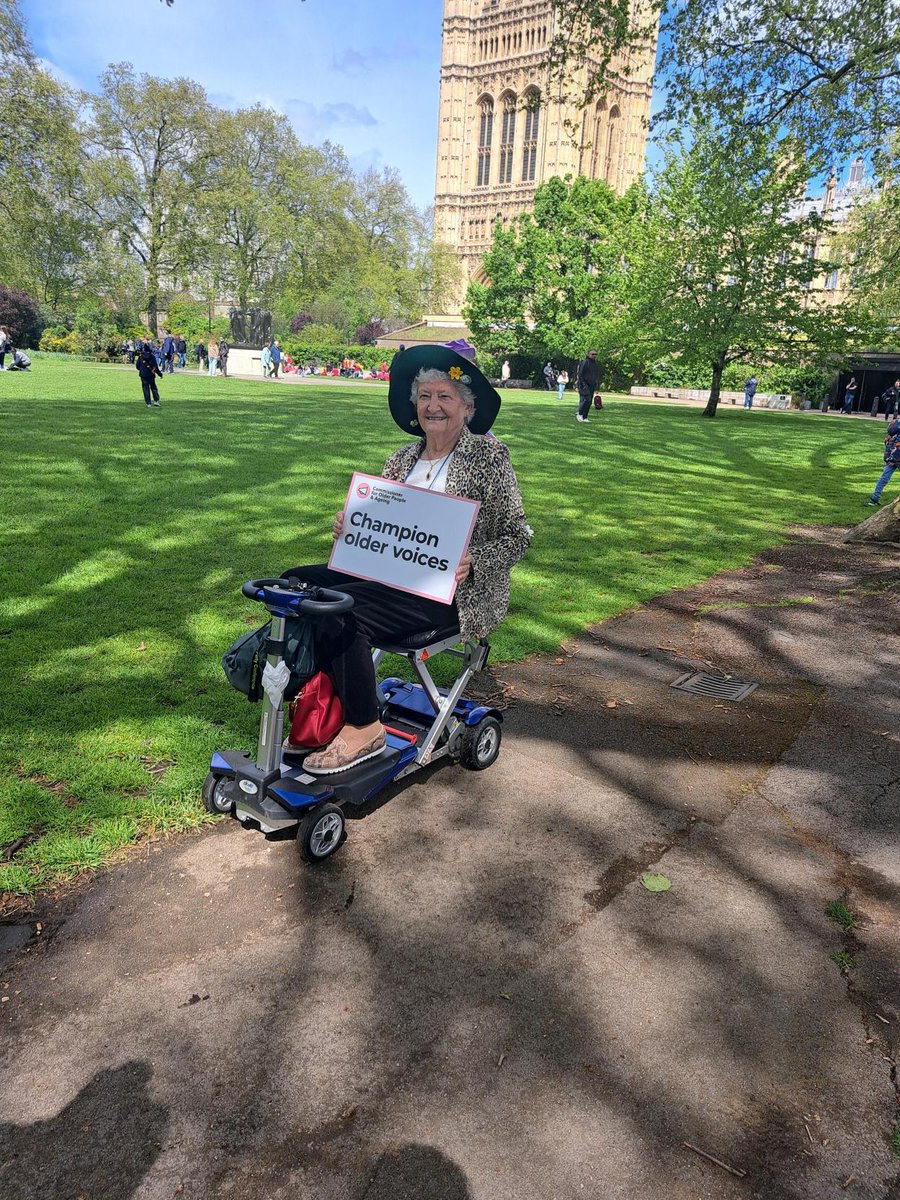 Thanks to the amazing 36,284 campaigners who signed the petition for a Commissioner for Older People and Ageing. We were really pleased to hand it in to the Government and other political parties today alongside older campaigners, @IndependentAge, @Ageing_Better and @NPCUK.