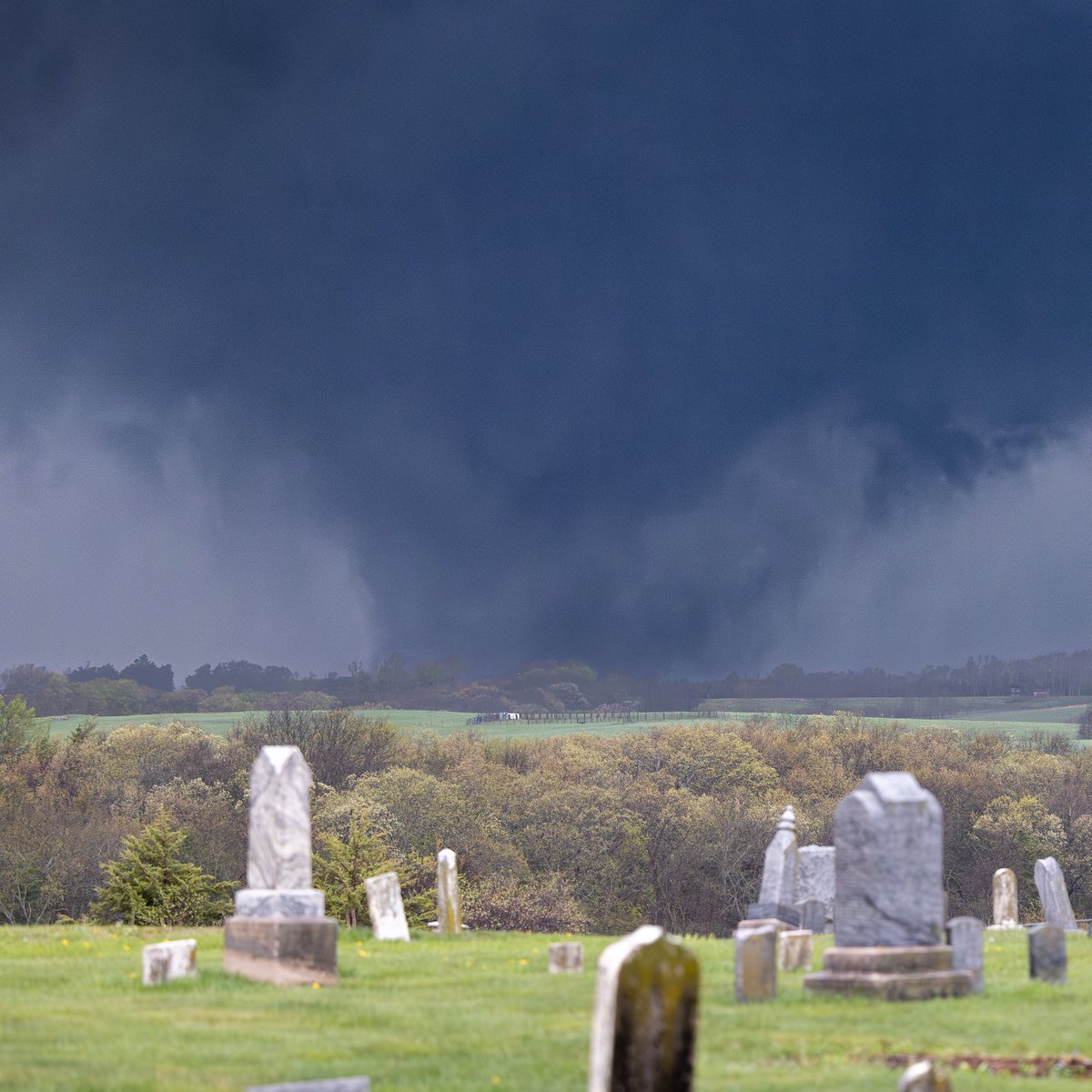 The Afton Iowa multi-vortex wedge tornado from 4/26. @GhostTrainPhoto and I found a unique viewpoint from a cemetery hill.