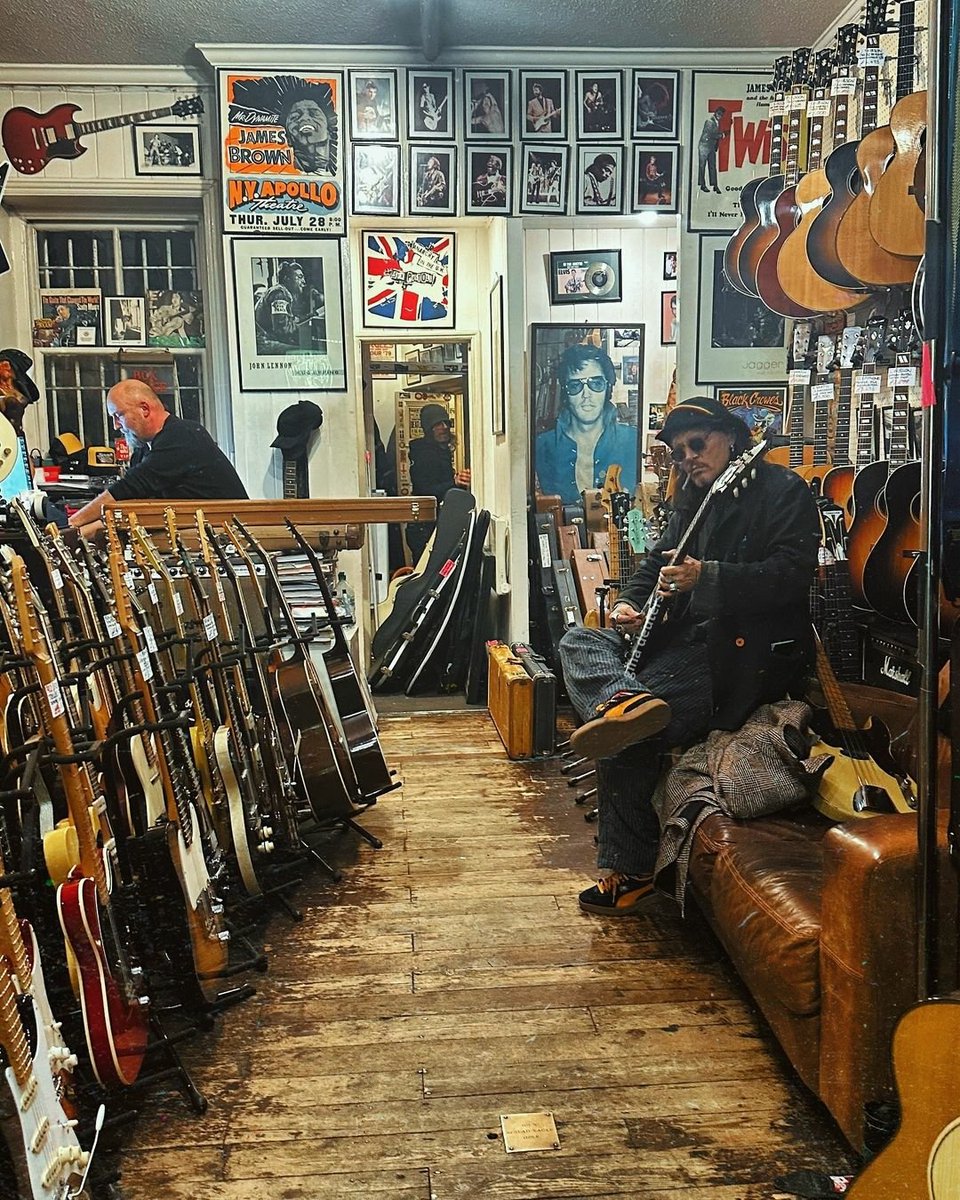 realtizianapp69's tweet photo. ... NEW OLD VIDEO BY JOHNNY...
.
... It is always a great pleasure to see him and hear him play...
.
#JOHNNYDEPP
#ACTOR #SINGER #MUSICAN #WRITER #PRODUCER #GENIUS #FOLLY #MYTH #ARTIST
#DEPPSUPPORTERS #TEAMDEPP #GOTEAMDEPP #NEVERFEARTRUTH
#DEPPEDITS
#JOHNNYDEPPWON https://t.co/G6B1pUSYOQ