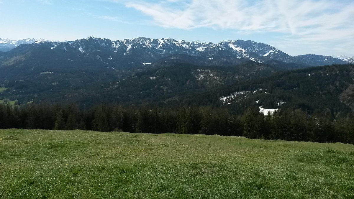 Am Samstag auf 1000m im Schnee umgekehrt. Das Anzenbachtal war ein richtiges Schneeloch. Heut auf dem Heiglkopf 1218m kein Schneekontakt 2:15h 550Hm 6km