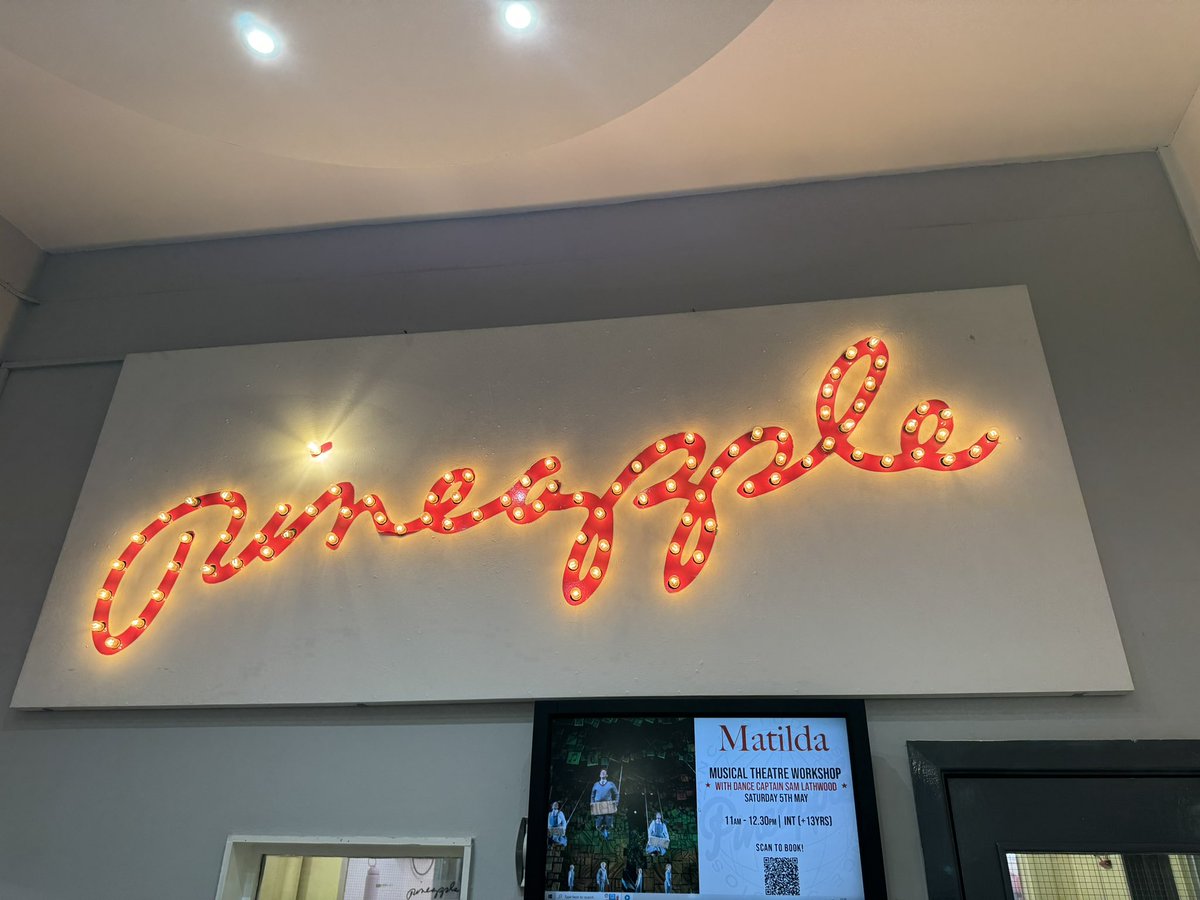 The dancers from <a href="/Boness_HWB/">Bo'ness Academy - PE</a> had the most amazing commercial dance lesson at The Pineapple Dance studio. They were fantastic! What a talent!