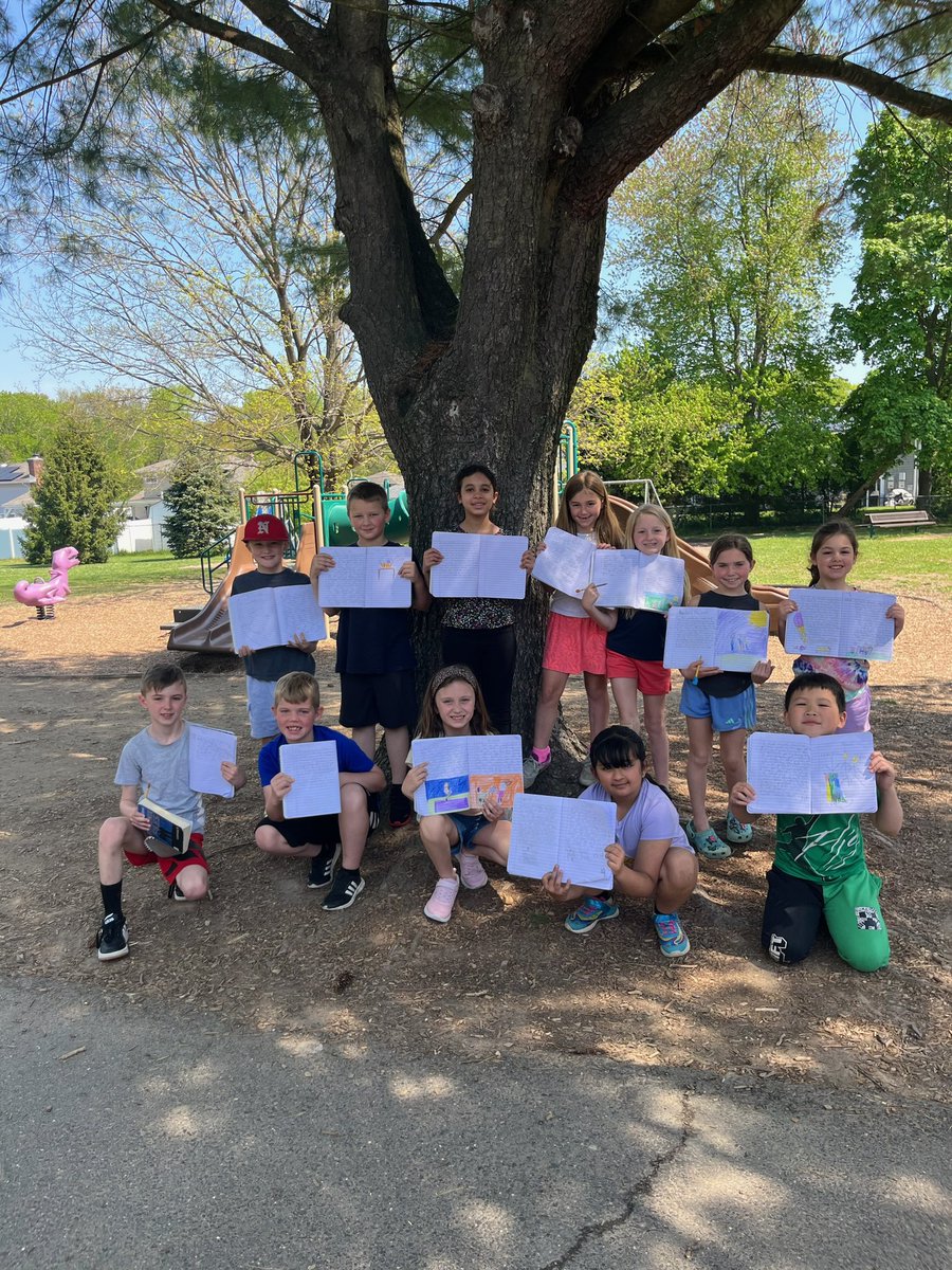 @HTSD_Langtree @WeAreHTSD Mrs. Dudeck’s class enjoyed writing all about their weekends using descriptive words and supporting details on this beautiful day! 🌞