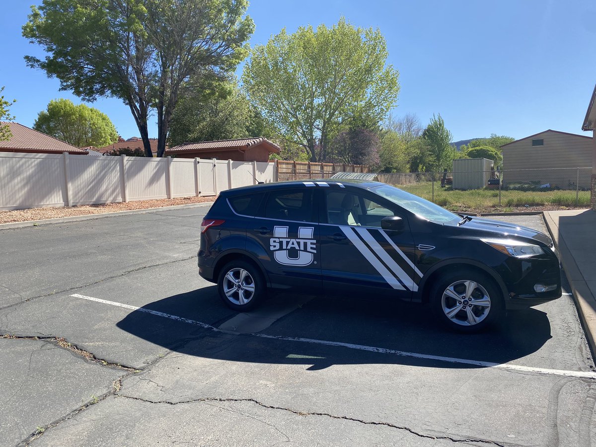 Pulled up to Kanab HS and look what I see 👀 400 miles from Logan and they reppin UState!! Love to see it! Thank you Coach Quarnberg for letting me stop by, GoodLuck this season!