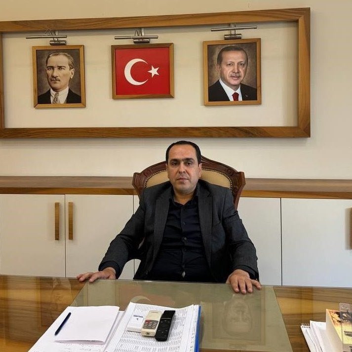 Şanlıurfa’nın Birecik ilçesinin DEM Partili Belediye Başkanı Mehmet Begit, partisinden istifa etti: 'Bayrağımıza, Atatürk ve Cumhurbaşkanı posterine yapılmak istenen müdahaleleri kabul etmemiz mümkün değildir.'