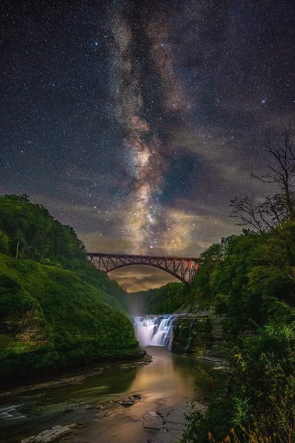 Ethereal Majesty of Upper Falls Letchworth State park with Milky Way over the bridge!🌸❄🌸
📷 Mark Papke Photography