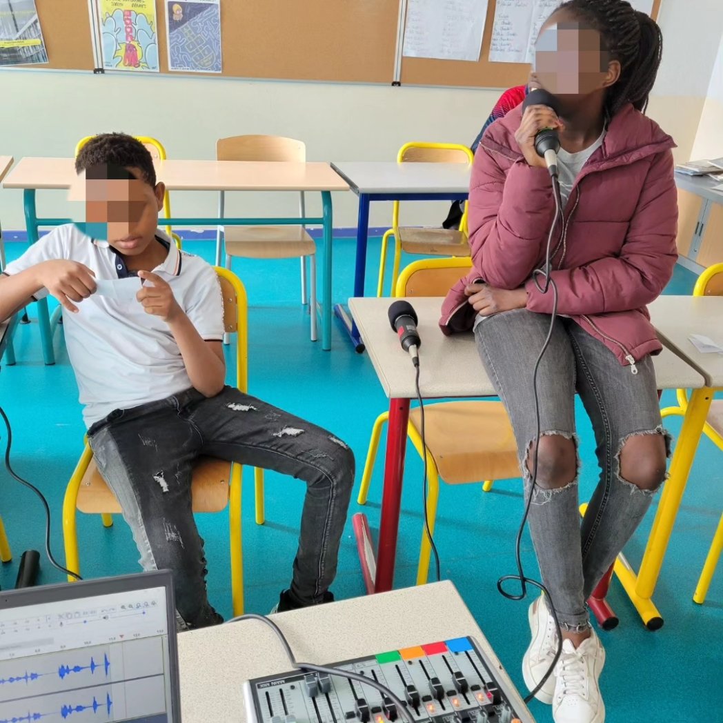 BeSportRadio's tweet photo. Apprends ta radio #56 

Dans cet épisode, retrouvez les élèves du collège Chantereine autour de question mystère.

Lien : https://t.co/drMp9Eohd4

#podcast #association #atelier #collegien #sarcelles #talk #eloquence #webradio https://t.co/J4KstMnqY5