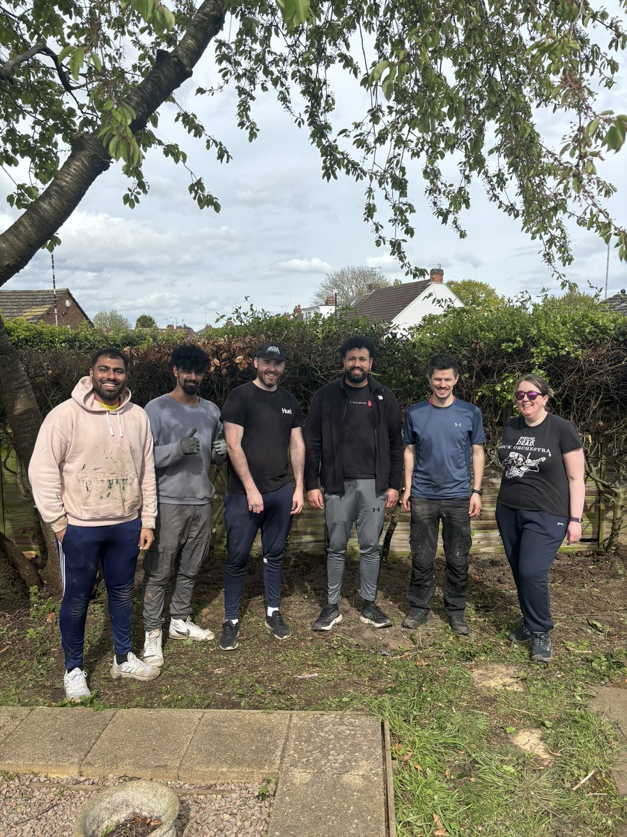 Thanks to our brilliant JLR volunteers who helped in our garden today @LandRover_UK