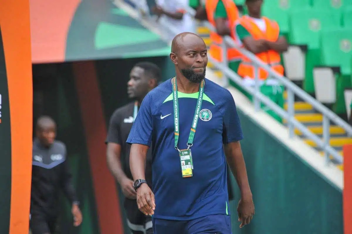 🚨 FINIDI GEORGE, CONFIRMADO COMO ENTRENADOR DE NIGERIA 🇳🇬

📋 Tras ser asistente de José Peseiro por 20 meses y ser interino en los amistosos de marzo, fue ratificado como seleccionador de cara a los #WCQ2026.

🔙 En paralelo, ha llevado al Enyimba FC al título de liga local