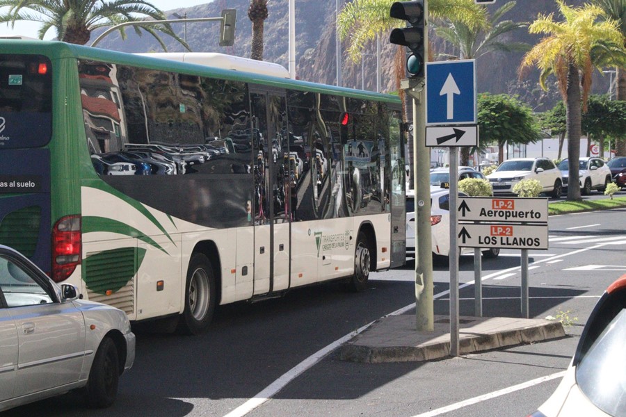 CCOO denuncia la situación de 'precariedad' en Transportes Insular de La Palma. elapuron.com/noticias/econo…

#TransportesInsularLaPalma #TILP #precariedad  #CCOO #CabildodeLaPalma #seguridad #trabajadores #usuariostransporte #LaPalma