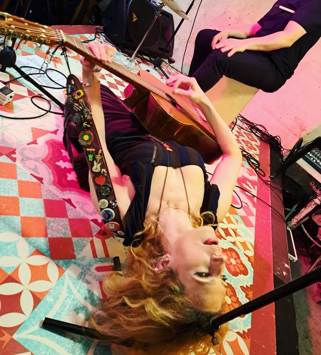 torisparks's tweet photo. At this point, people think itโs weird if I DONโT end up on the floorโฆ ๐
Gracias Eugenia for the photo!
#musiclife #vermutmusical #livemusic #nofilter #getdowngetdown https://t.co/YW4E4Pi73r