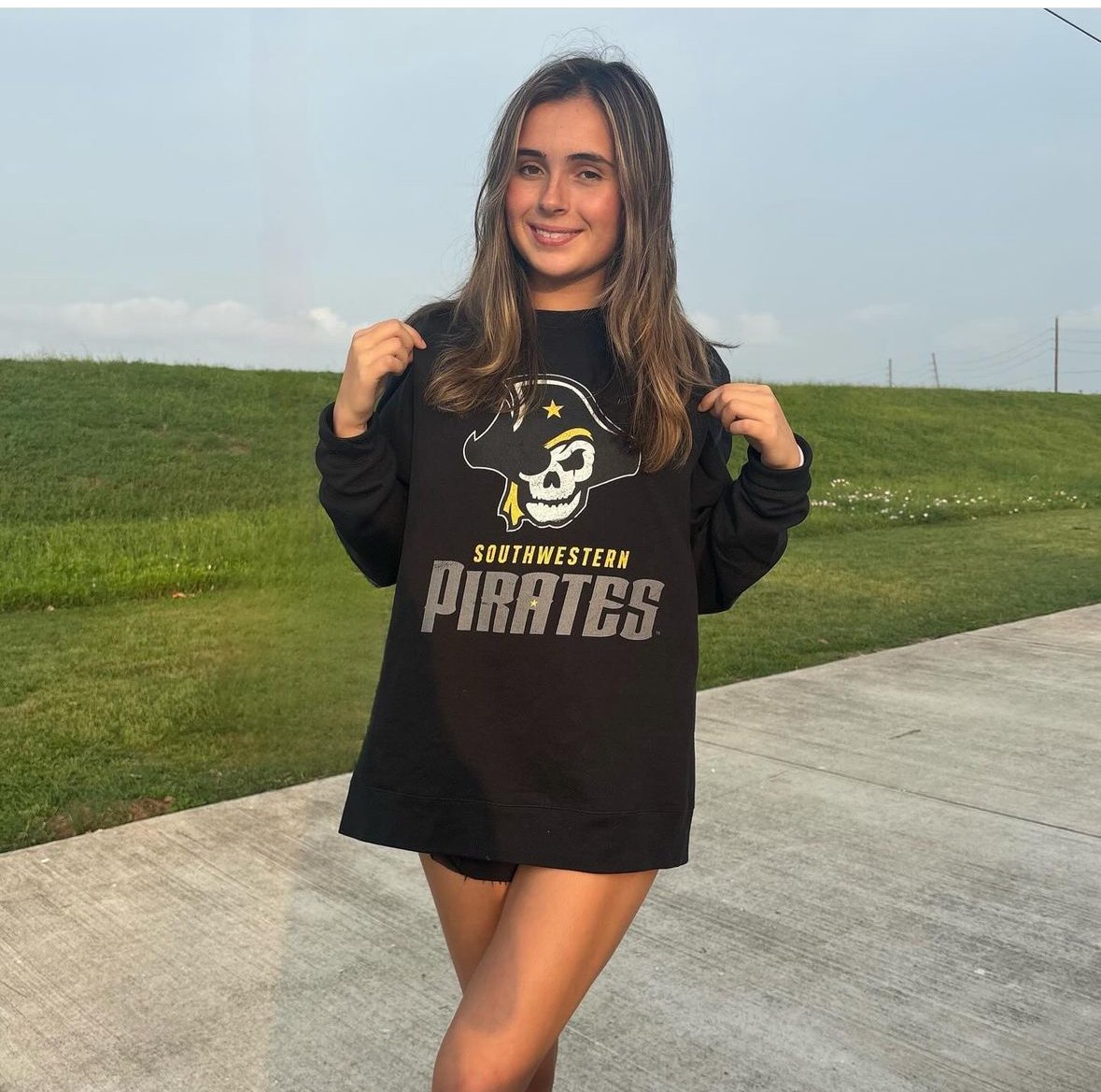 Super blessed & grateful to announce my commitment to continue my soccer career at Southwestern University! Biggest thank you to my parents for sacrificing so much for me, and always supporting me through everything! So excited for the next 4! #Gopirates