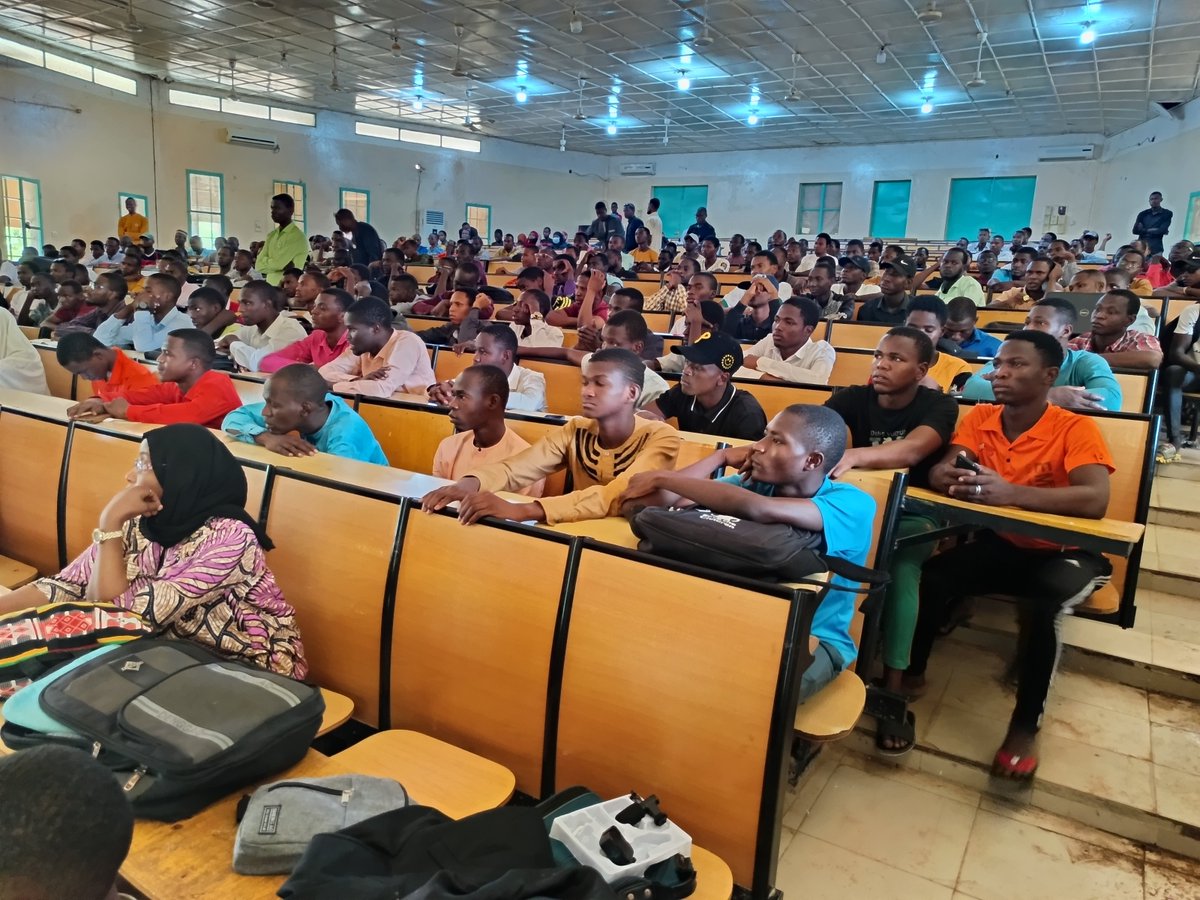 AnsiNiger's tweet image. encourager son utilisation à travers le pays. Fort de notre mandat d&apos;institution de tutelle du développement numérique au Niger, nous avons réaffirmé, avec une conviction inébranlable, notre soutien indéfectible à la communauté #PythonNiger. 2/2