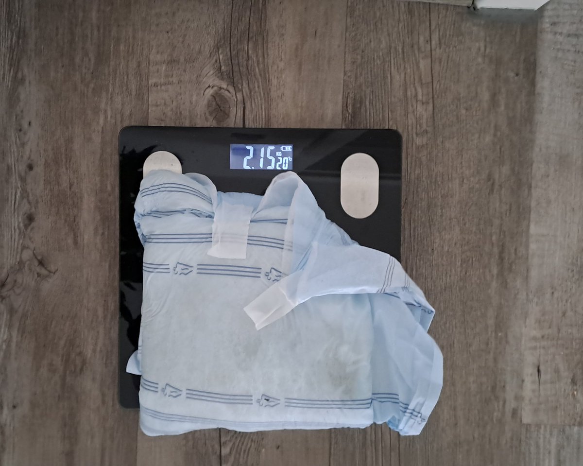 Meine klitschnasse windel gewogen  ...2150 gramm 🫣