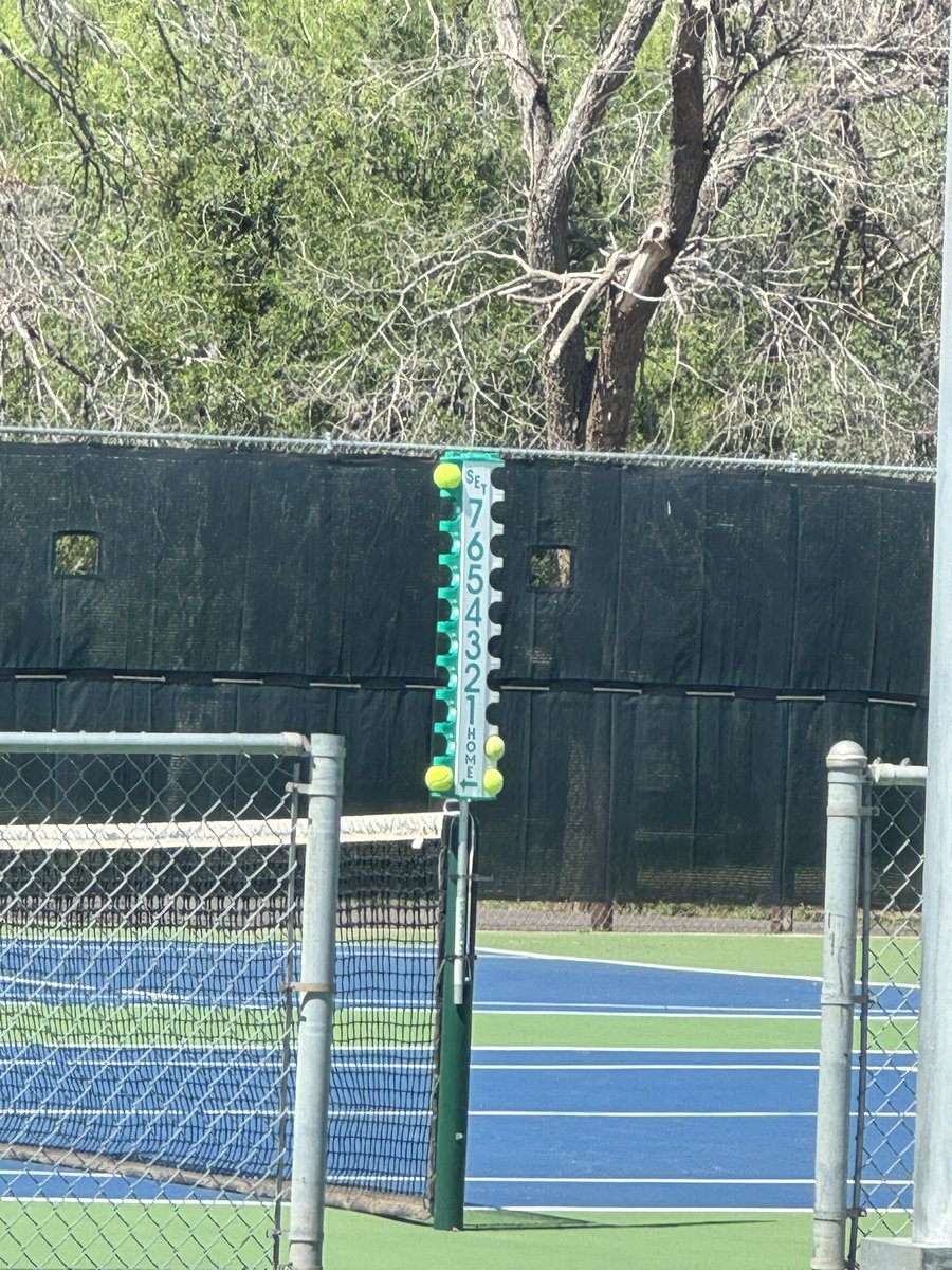 Abigail Mata is in the middle of her match against Levelland (seeded number 4 in the district ) let’s go Abigail !