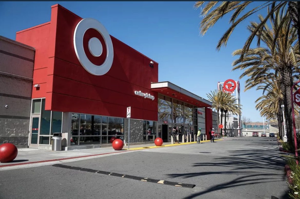 Whotfismick's tweet photo. Girls be like “I’m gonna run errands”

The errands: https://t.co/yV2c3FIcDS