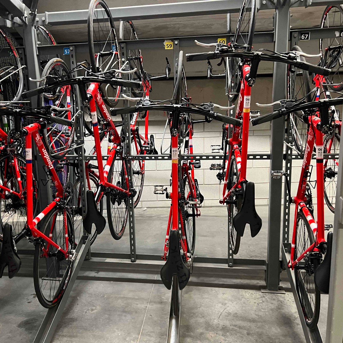 Looking for a hassle free and safe spot to stash your bike? Look no further! Our bike storage solution has got you covered. With more than 108 hooks up for grabs, we've got all the room you need for your wheels. 🚲 Find out more 👉 brnw.ch/21wJi5E