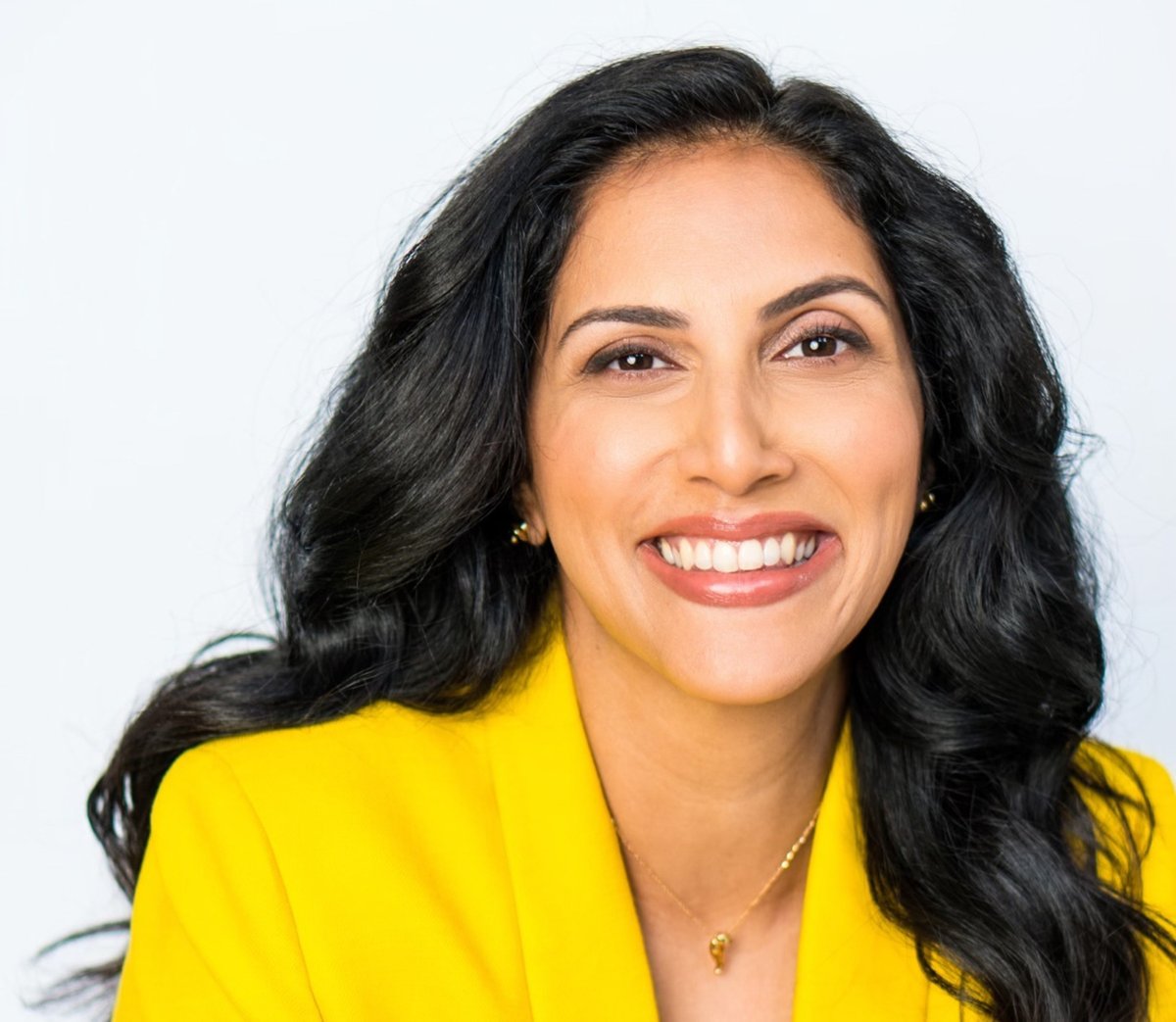 HIMSS's tweet image. Dr. G is in the house! 👀

@drgnayyar joins us as a keynote speaker at this year's AI in Healthcare Forum. As a chief medical officer, tech visionary, and bestselling author, she'll guide us toward healthier business outcomes with human-centered innovation and AI advancements.
