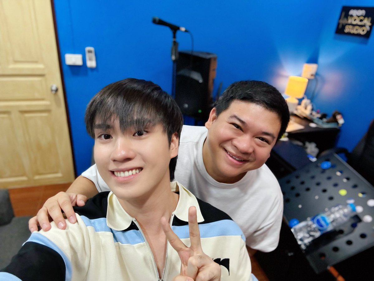 เพราะ #ความขยัน ทำให้การร้องดีวันดีคืน 👍🏻👍🏻💙 สู้ต่อไปนะครับ <a href="/tee_jaruji/">TEe JaRuji</a> 😊🎵✨

#ตี๋ธนพล #TEeThanapon 
#kruakenatthawat 
#kruakevocalstudio