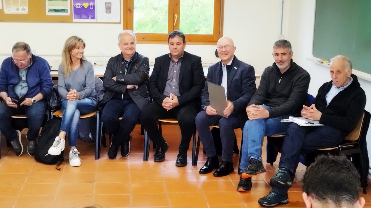 Recollim les demandes d’ajuntaments i consells comarcals del Pallars Jussà i la Noguera per a l’estudi del projecte de declaració del Parc Natural del Montsec Aquesta figura de protecció “només serà una realitat si el món local hi dona suport”, diu el delegat @JosepCastellsF