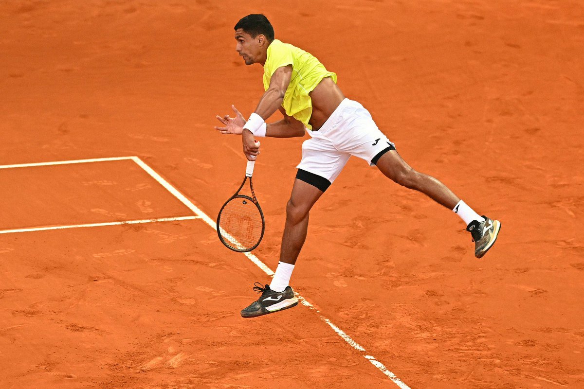 Gracias @MutuaMadridOpen por esta semana especial 🙏🏾 Obrigado também a força do publico brasileiro que me fez sentir como se estivesse no Brasil ❤️🇧🇷 Seguiremos trabalhando na direção certa rumo ao próximo desafio 💪🏾🎾 📸 Corinne Dubreuil | ATP Tour