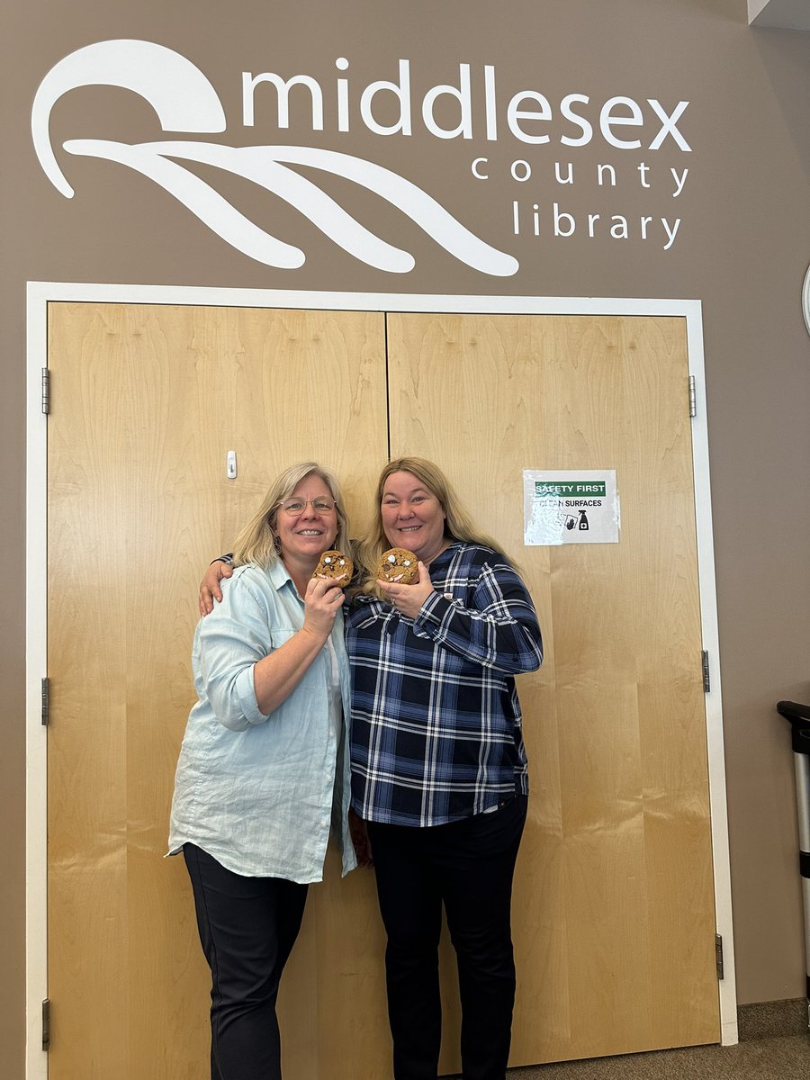 The wonderful Middlesex County Library Librarians Amanda & Carolyn showing their Smile Cookie community spirit! 100% of proceeds go back to @LordDorchester & @NorthdaleCntrl nutrition programs! @MXCountyLibrary @OSNPsouthwest #smilecookies #timhortonsdorchester