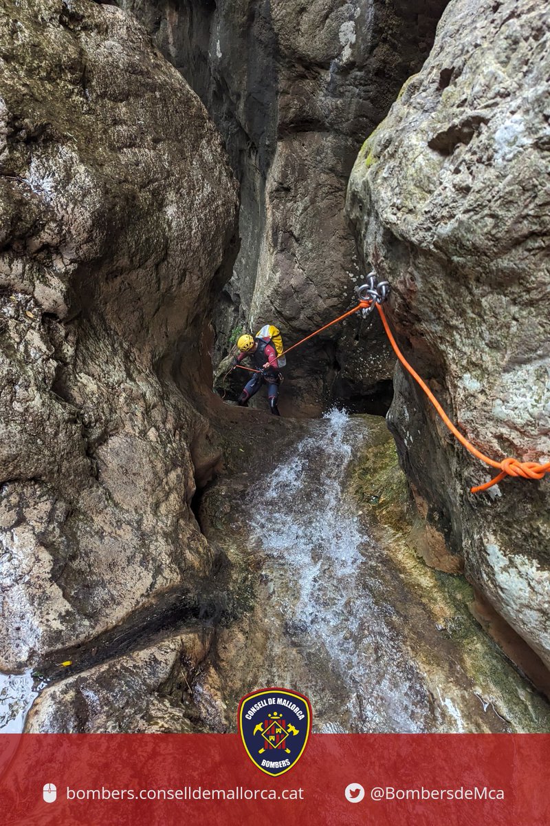 BombersdeMca's tweet image. Rescat d'un barranquista al torrent de l'Ofre amb fractura de turmell dret. Immobilització amb férula i transport amb llitera Canyon. 
#Greim
#ParcInca
#ParcSóller
@SAMU061IB