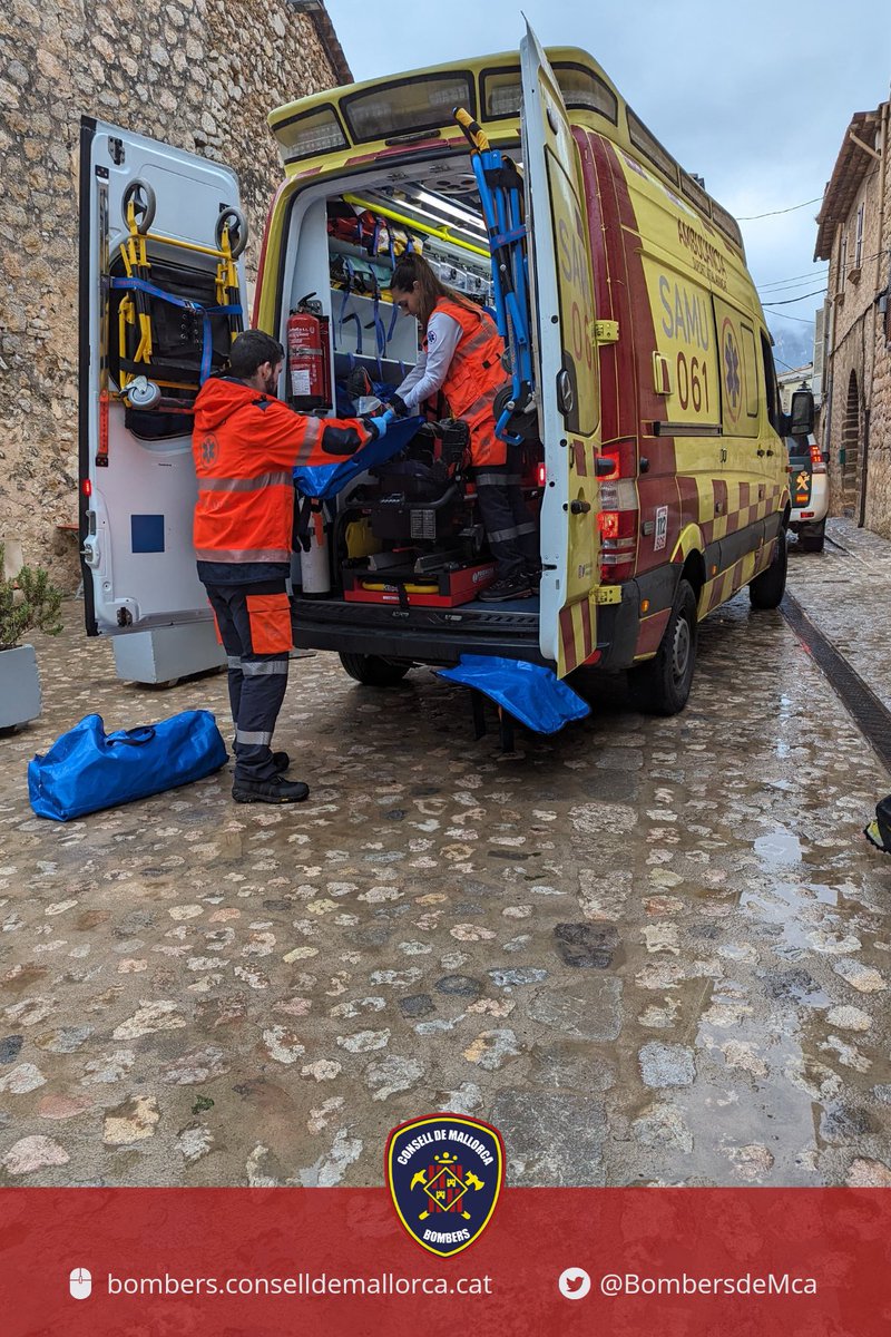 Rescat d'un barranquista al torrent de l'Ofre amb fractura de turmell dret. Immobilització amb férula i transport amb llitera Canyon. #Greim #ParcInca #ParcSóller @SAMU061IB