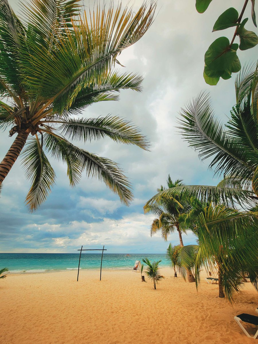 Leave footprints on sandy beaches and memories in your heart. JAMAICA awaits 🇯🇲❤️ #VisitJamaica

📍@charelainn, Negril

📸: @⁠iamdacx