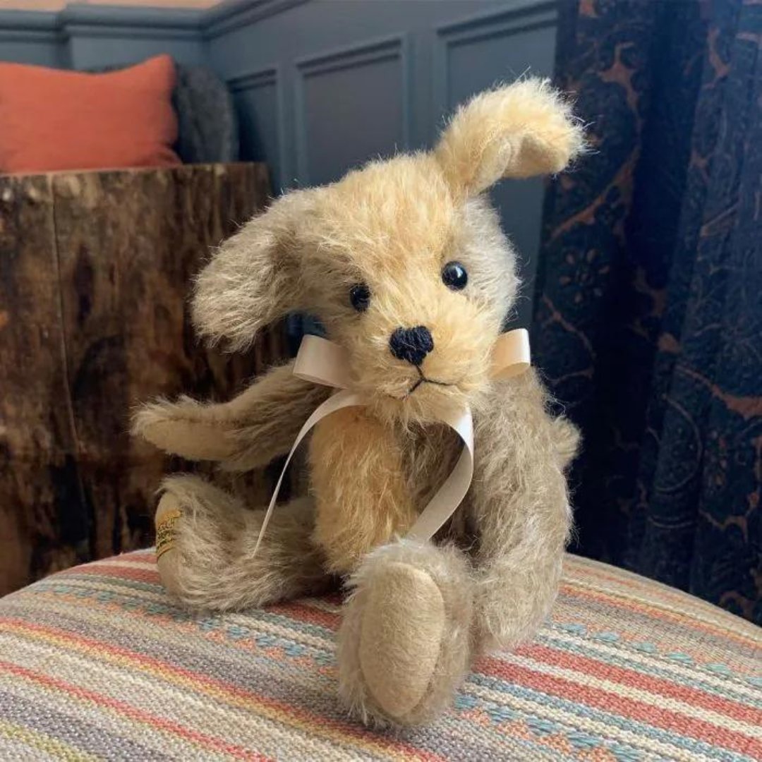 Digby the dog is here to steal your heart and your treats! 🐶 

Available now: ow.ly/lz1T50Ro6wR

#merrythoughtbears #traditionaltoys #madeinbritain #limitededition #friendsforlife #collectables #britishgifts #teddybearland #classictoys #madeinengland