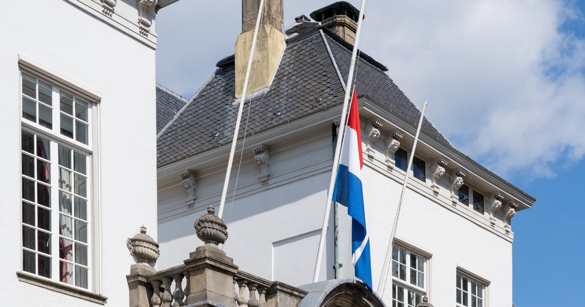 Dodenherdenking 4 mei 🕯️ | Op 4 mei herdenken we de mensen die hun leven hebben gegeven voor onze vrijheid. Iedereen is van harte welkom om de herdenkingen bij te wonen. Het programma vind je op zutphen.nl/nieuws/program…. #dodenherdenking #4mei #zutphen #warnsveld