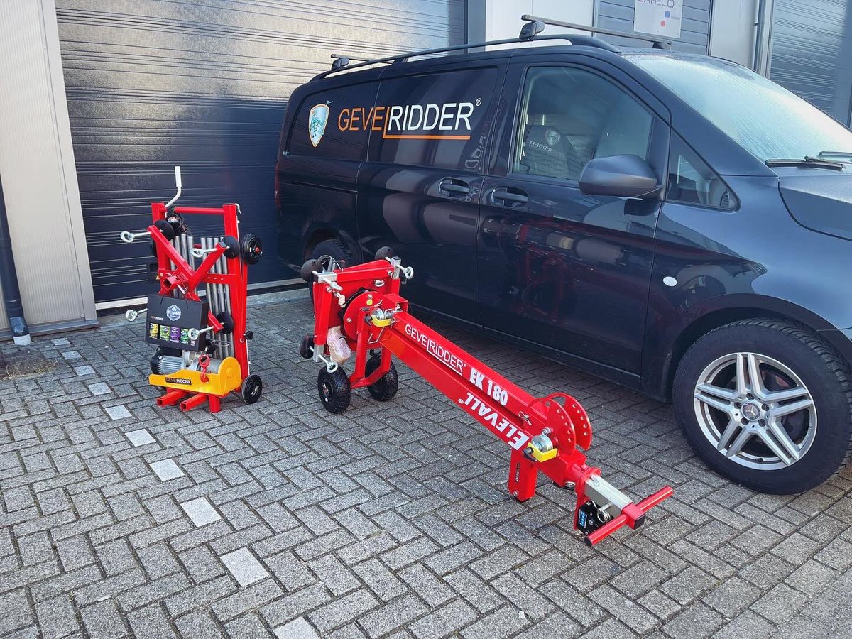 Gevelridder's tweet photo. Een enorme besparing op de kraankosten en goed voor het milieu! 

Haal je eigen minikraan, tot op een hoogte van 60 meter hijsen, nu snel in huis. 

https://t.co/vyYvpUbbQ8 https://t.co/6LHm1ACcva