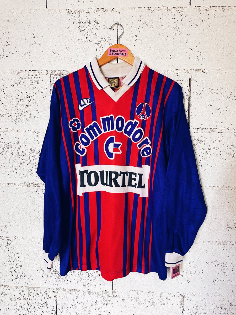 PSG 1993/1994 en manches longues 😍
Dispo ici 👉 backtothefootball.com/produit/1993-1…