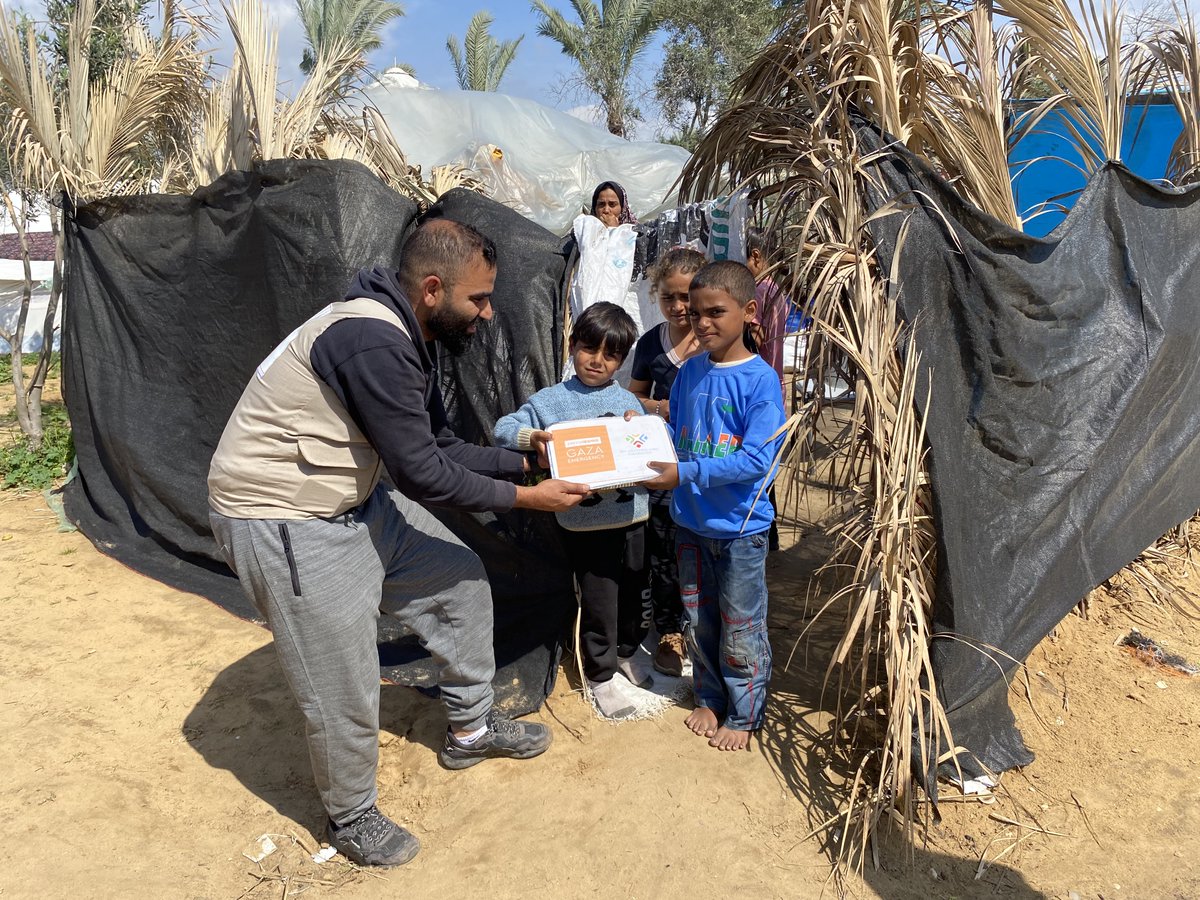 We blessed these children with hot meals every day throughout the blessed month of Ramadan 🤲 We are committed to providing food to our brothers and sisters across Palestine for as long as it’s needed! 🇵🇸 Donate hot meals from £1 today: pennyappeal.org/appeal/feed-ou…