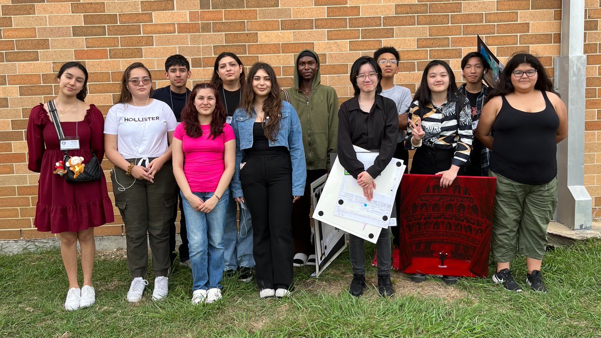 Congratulations to the art students from @AliefKerr @ElsikHighSchool @ElsikNGCRams & @ATaylorHS who competed at the State Vase UIL contest this past weekend in San Marcos! Students earned 11 state medals and 1 Gold Seal!!! @AliefISD @aliefFineArts @TXarted