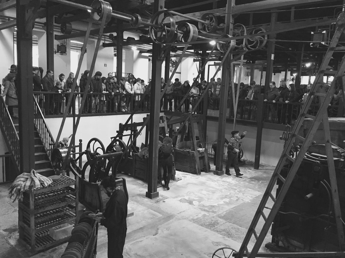¡Para quitarse la boina! #LaEncartada Fabrika-Museoa, para viajar y disfrutar del pasado industrial. 👉i.mtr.cool/fqnxicopyi