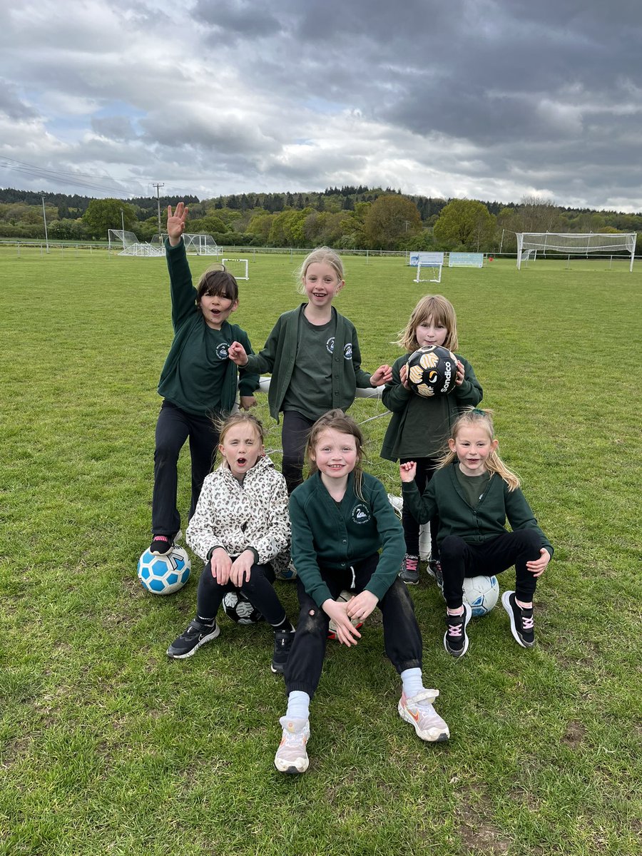 Our KS1 Girls Football team had a blast this afternoon at Alcester’s football event! ⚽️ well done girls, you represented us brilliantly! Thank you @AlcesterTownFC #letgirlsplay