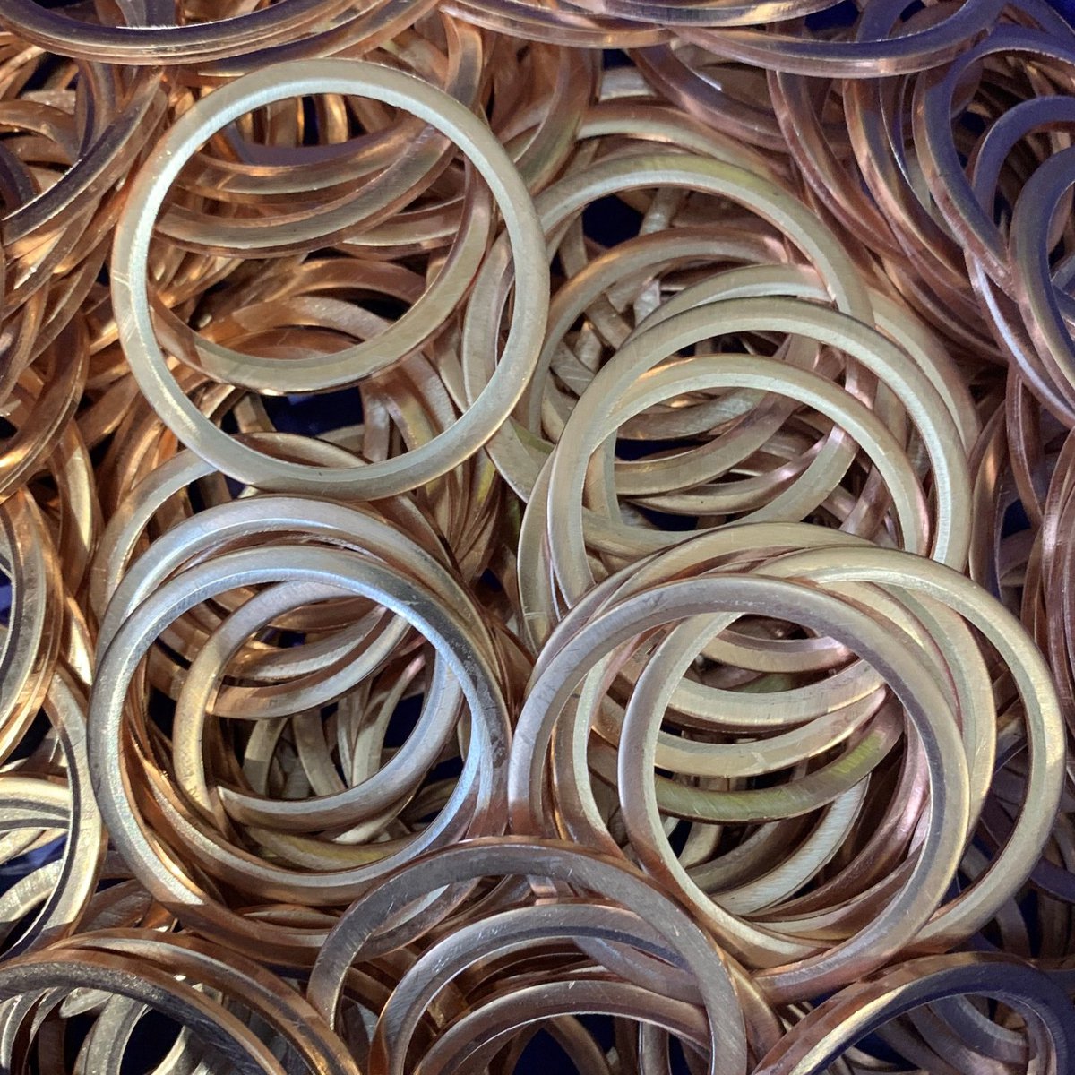 Elevating industries with copper shim washers! Stephens Gaskets offers tailor-made solutions for your unique requirements.

Explore our range and get the best in conductivity and versatility. stephensgaskets.co.uk/washers/copper…

#CopperShimWashers #EngineeringExcellence #StephensGaskets